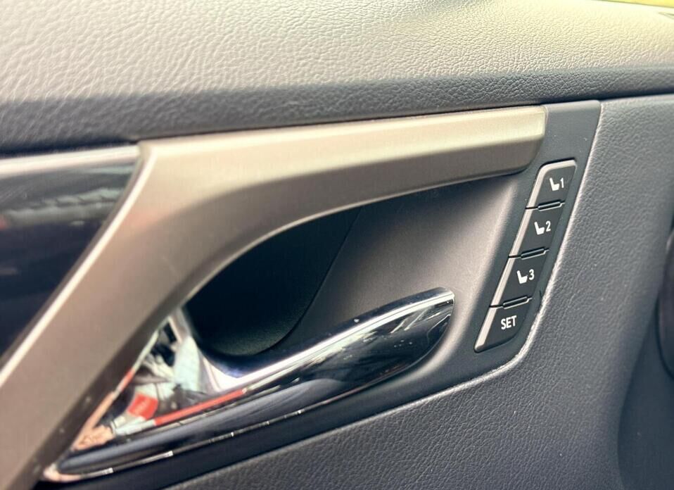 Lexus RX, IV Рестайлинг 300 2.0 AT (238 л.с.) 4WD