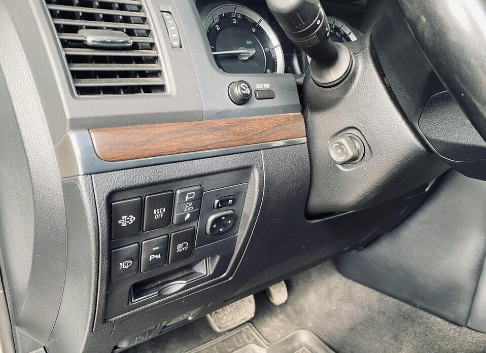 Toyota Land Cruiser, 200 Series Рестайлинг 2 4.5d AT (249 л.с.) 4WD