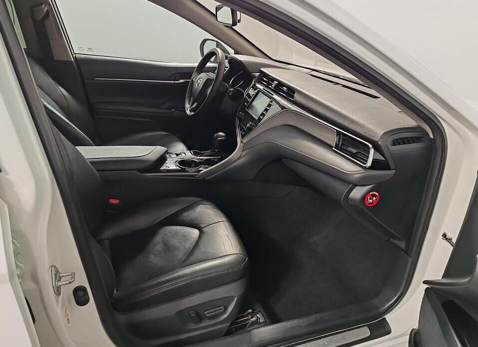Toyota Camry, VIII (XV70) 2.0 AT (150 л.с.)