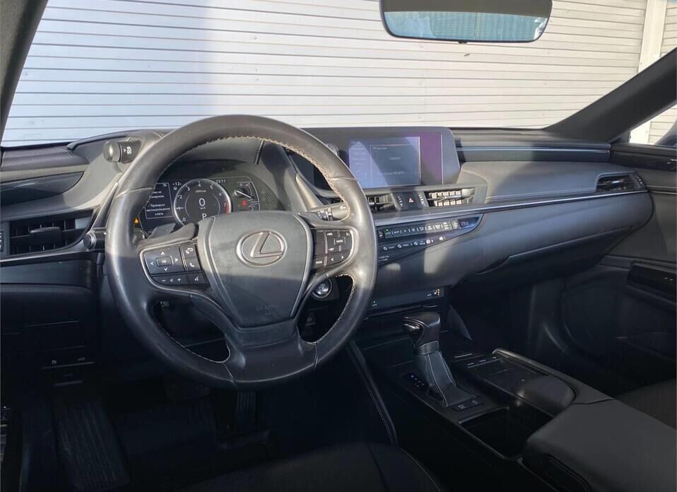 Lexus ES, VII 250 2.5 AT (200 л.с.)