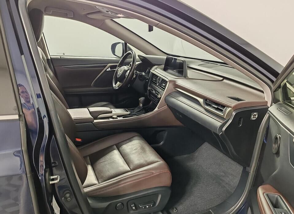 Lexus RX, IV Рестайлинг 300 2.0 AT (238 л.с.) 4WD