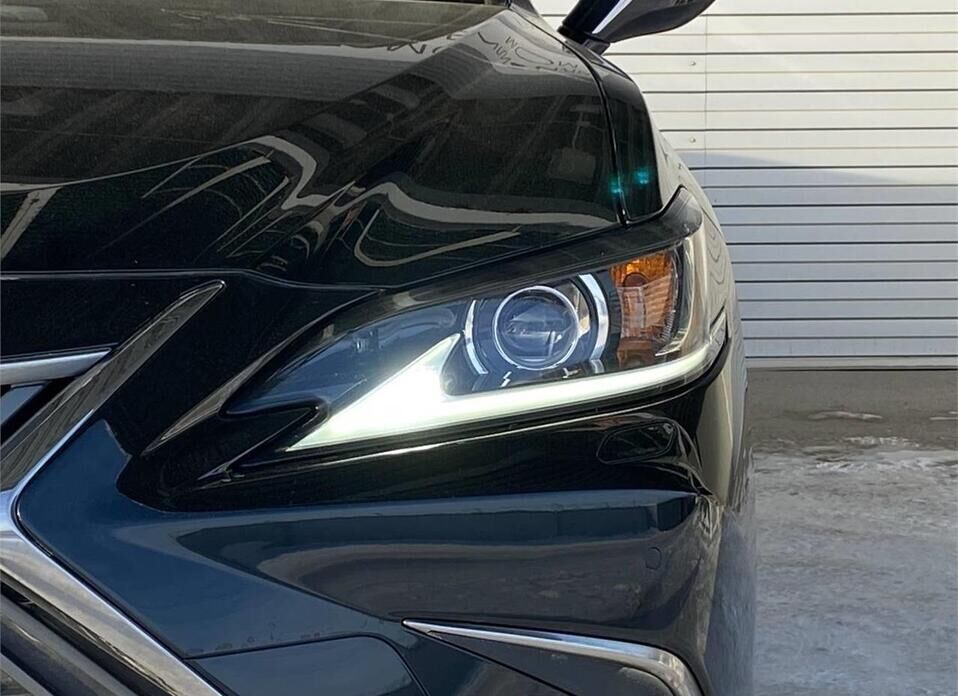 Lexus ES, VII 250 2.5 AT (200 л.с.)