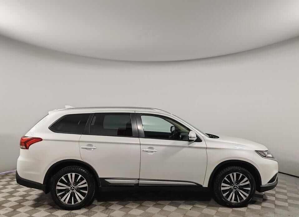 Mitsubishi Outlander, III Рестайлинг 2 2.0 CVT (146 л.с.) 4WD