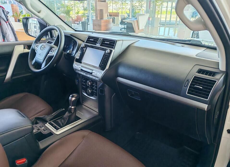 Toyota Land Cruiser Prado, 150 Series Рестайлинг 2 4.0 AT (249 л.с.) 4WD
