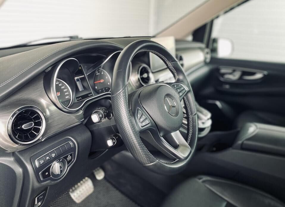 Mercedes-Benz V-Класс, III (W447) Рестайлинг 300 d длинный 2.0d AT (239 л.с.) 4WD